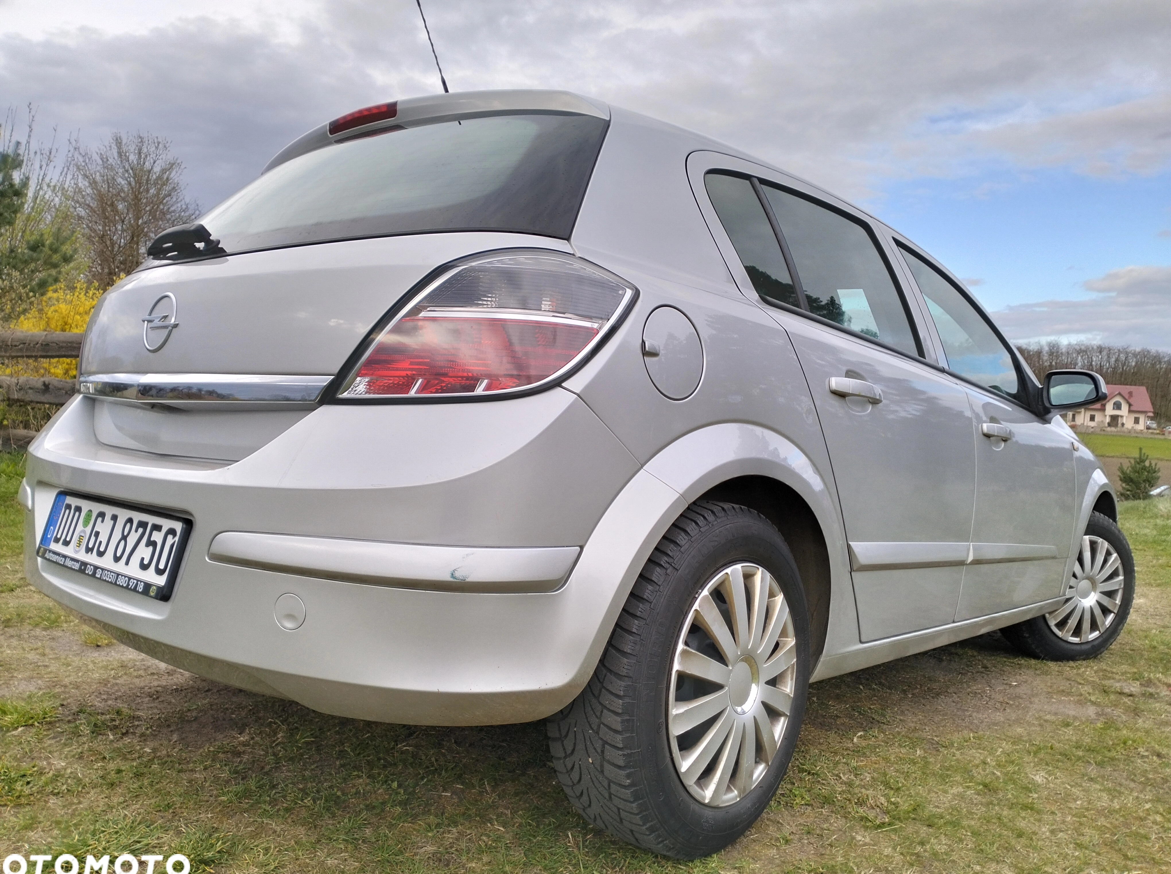 Opel Astra cena 8999 przebieg: 203100, rok produkcji 2008 z Chojnów małe 742